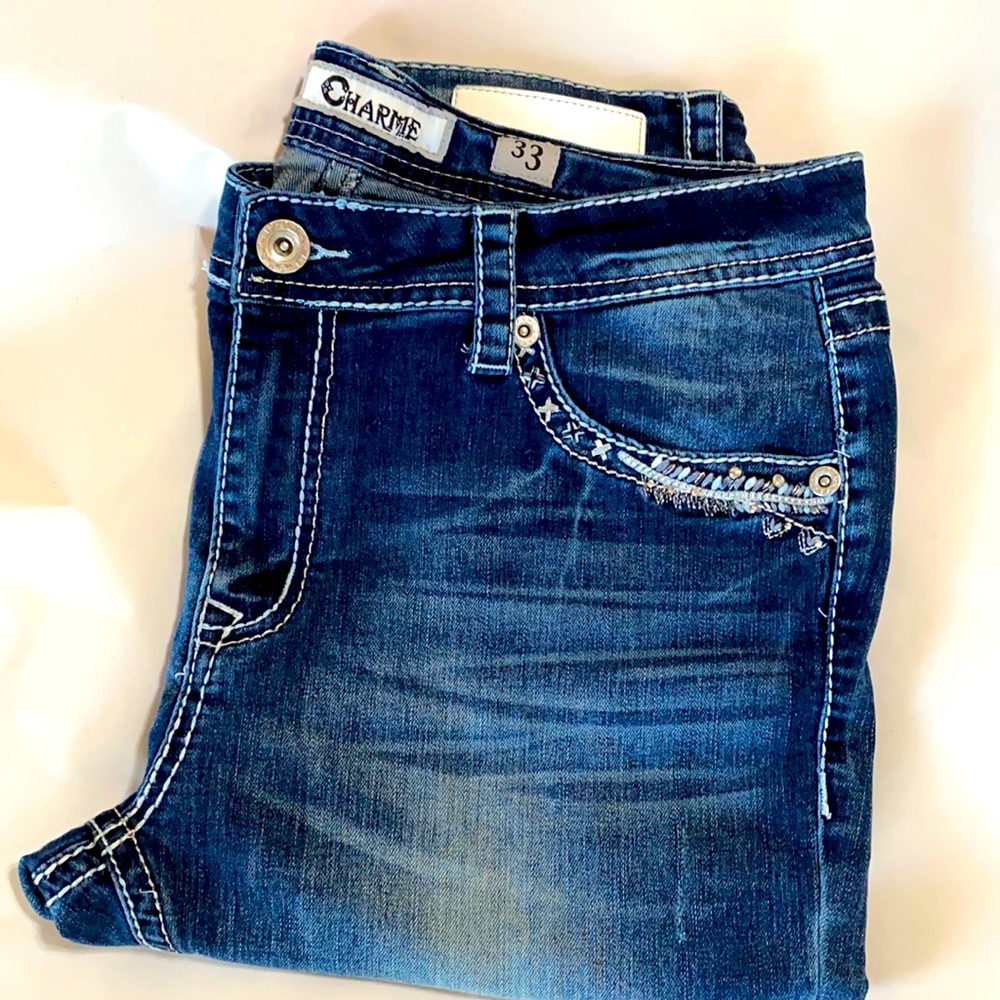 Charme Denim crop jeans. Beautiful detail pockets.